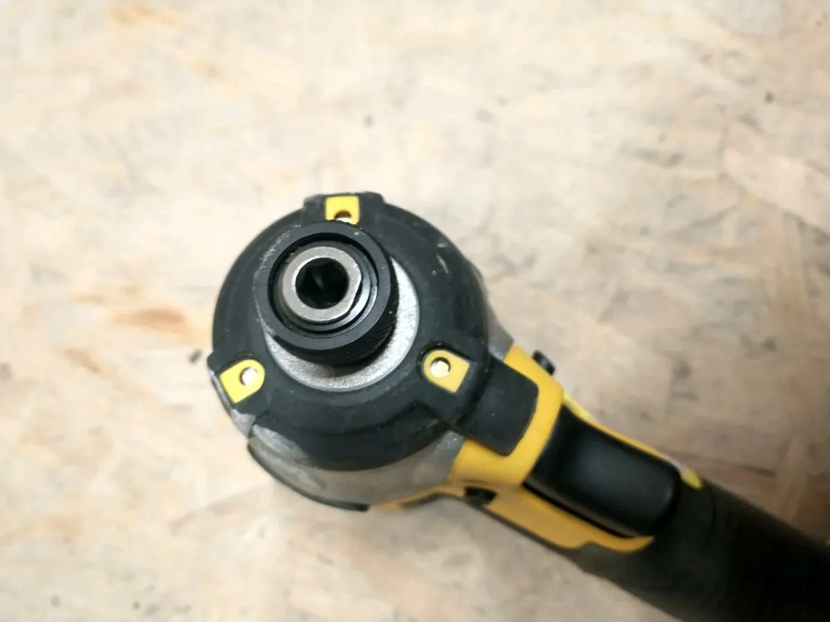 DeWalt impact drill DCF887 - Image 3