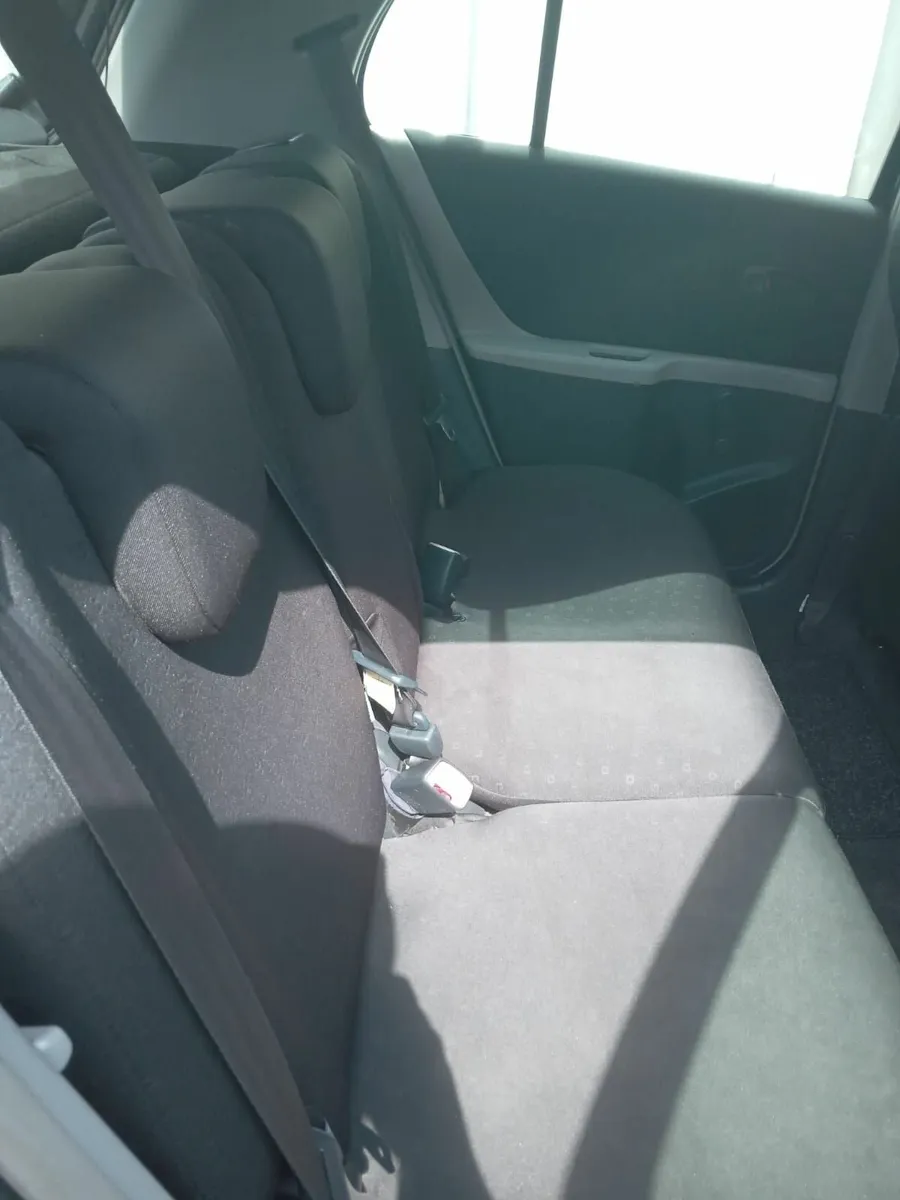 Toyota Yaris 2006 - Image 2