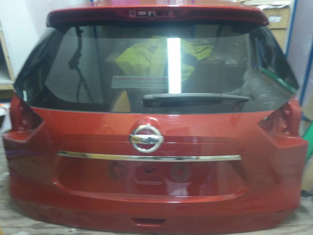 Nissan X trail Complete tailgate - Image 2