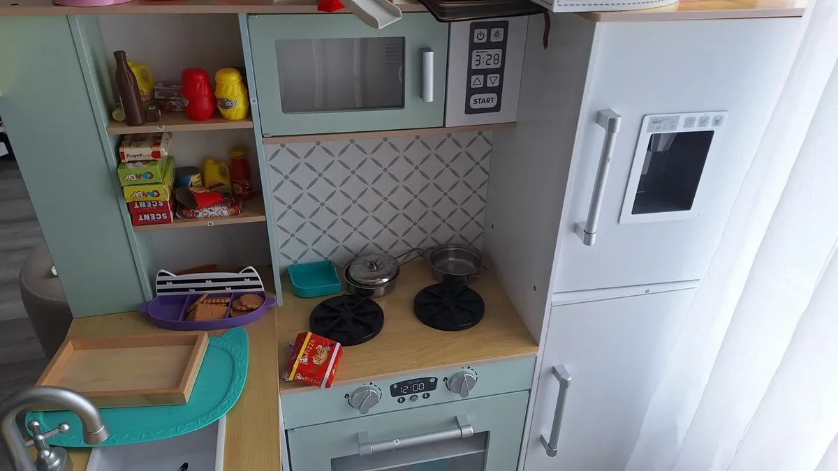 Play Kitchen - Image 1