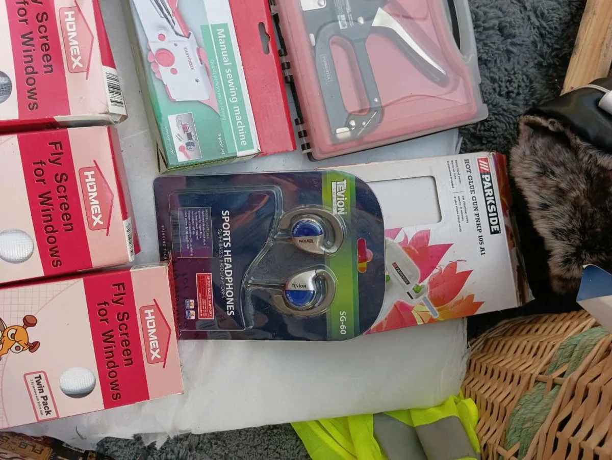 All new ,glue gun, staple gun window fly screns - Image 3
