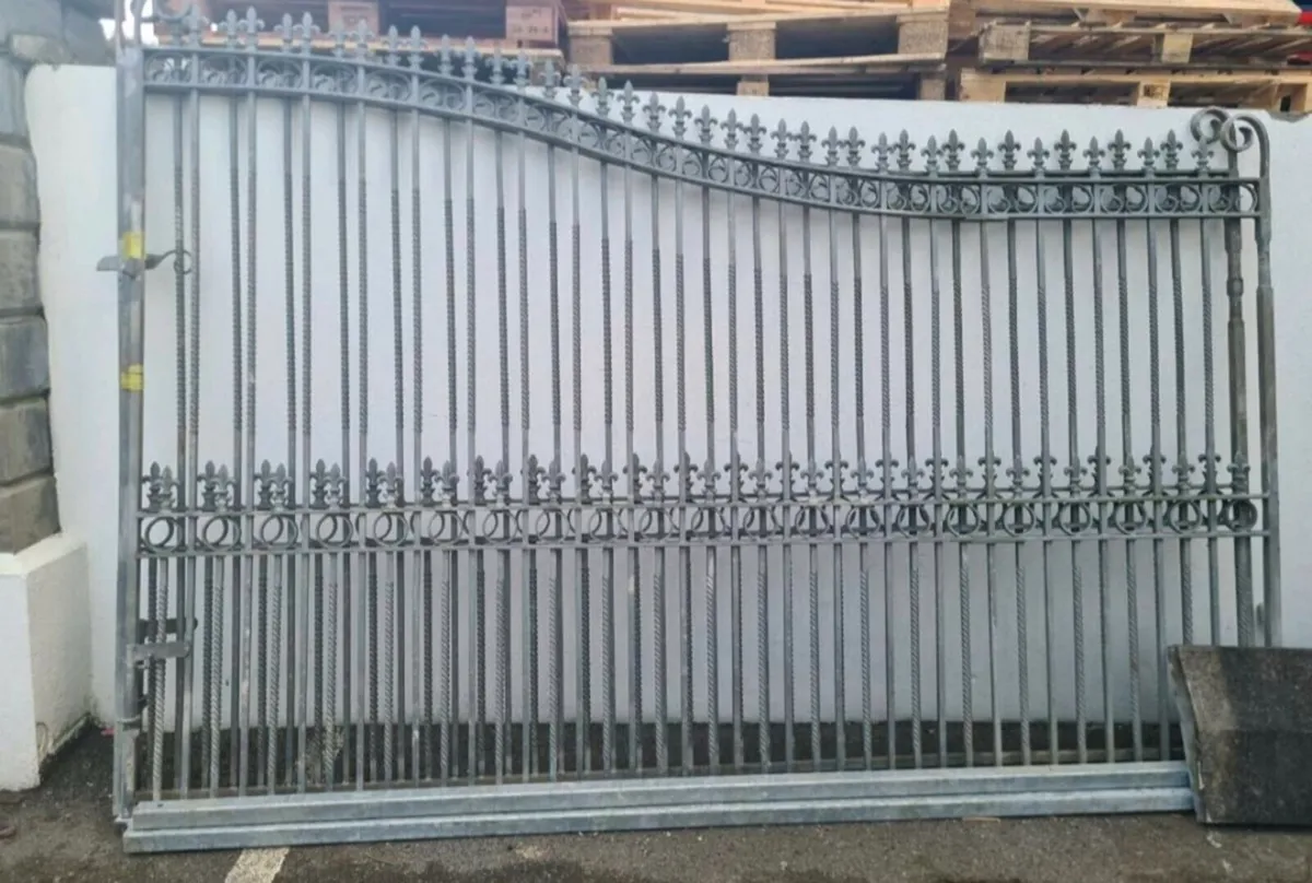 Gate 20 ft opening
