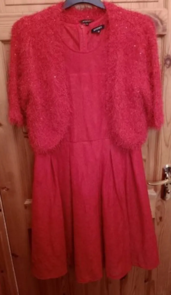 Elegant Red Dress - Image 2