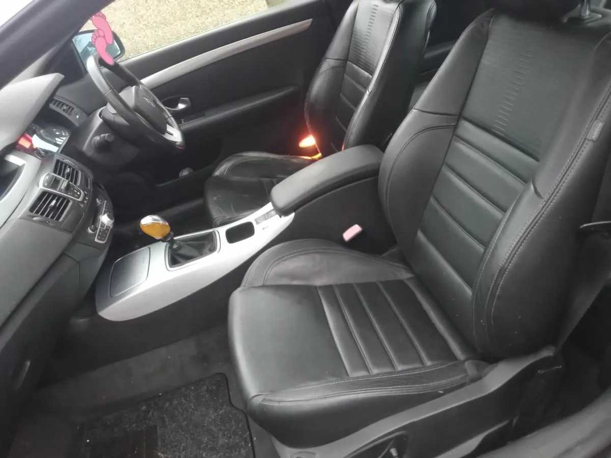 2009 Renault Laguna coupe - Image 2