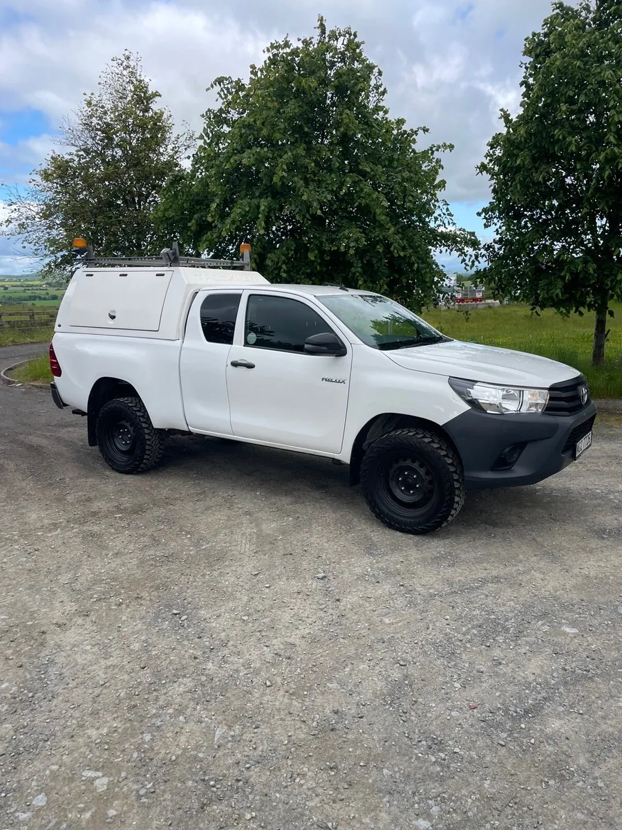 Toyota Hilux - Image 1