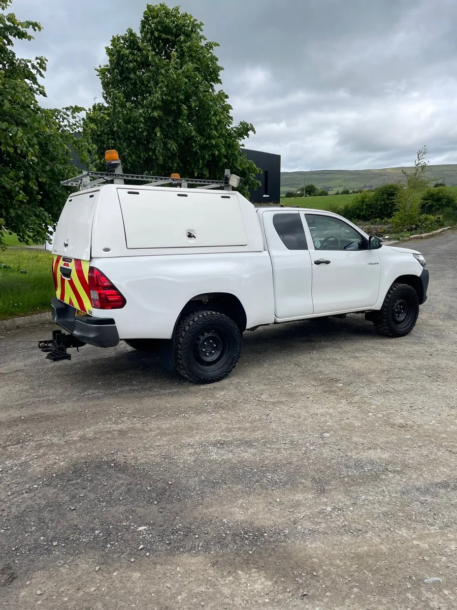 Toyota Hilux - Image 2