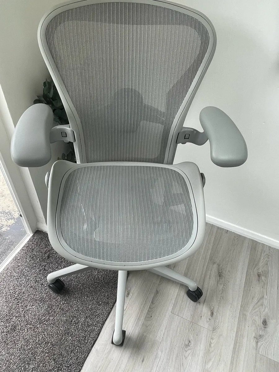 Herman Miller Aeron Remastered Office Chair - Image 3