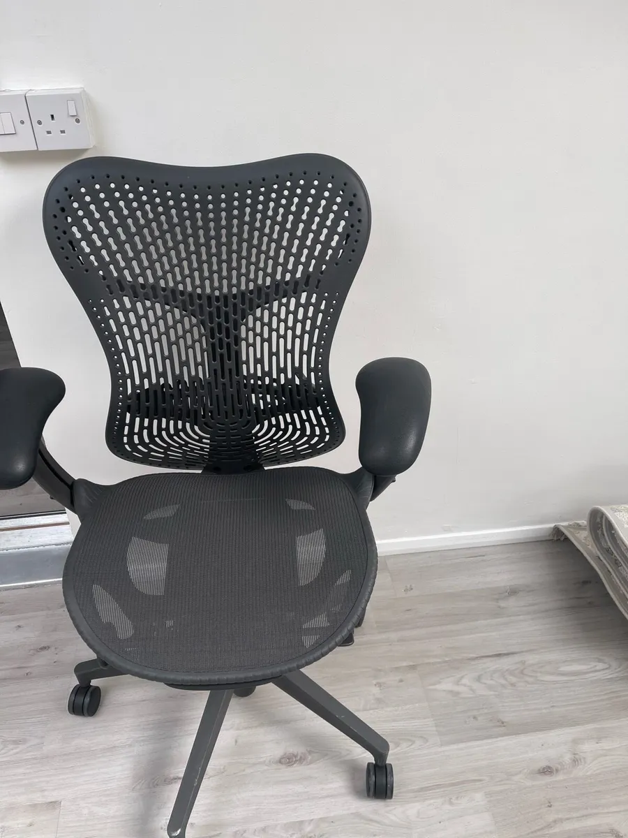 Herman Miller Mirra 2 Office Chair - Image 3