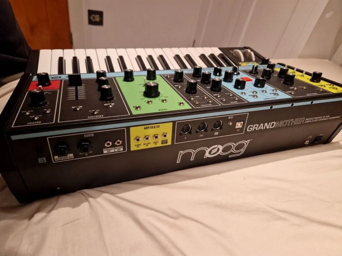 Moog Grandmother Semi Modular Synth Like New Boxed - Image 3