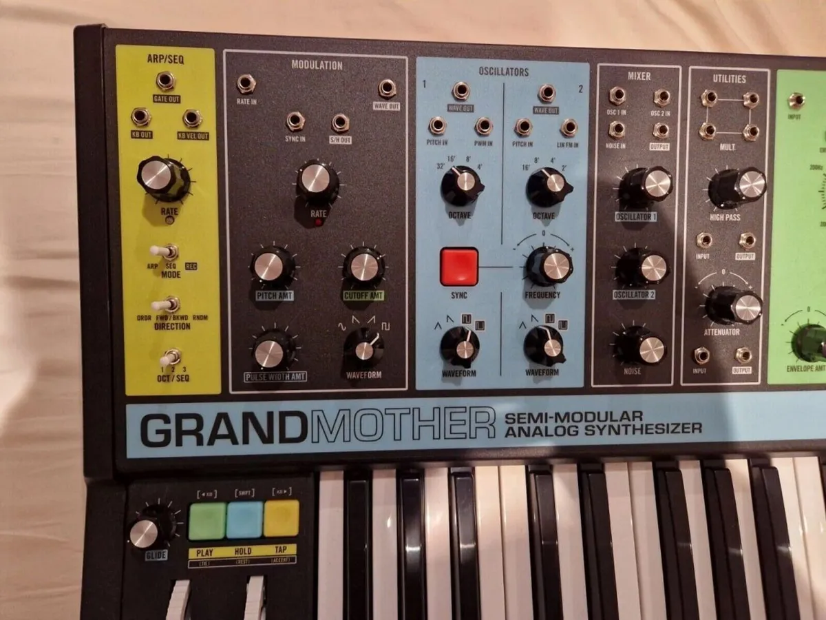 Moog Grandmother Semi Modular Synth Like New Boxed - Image 4