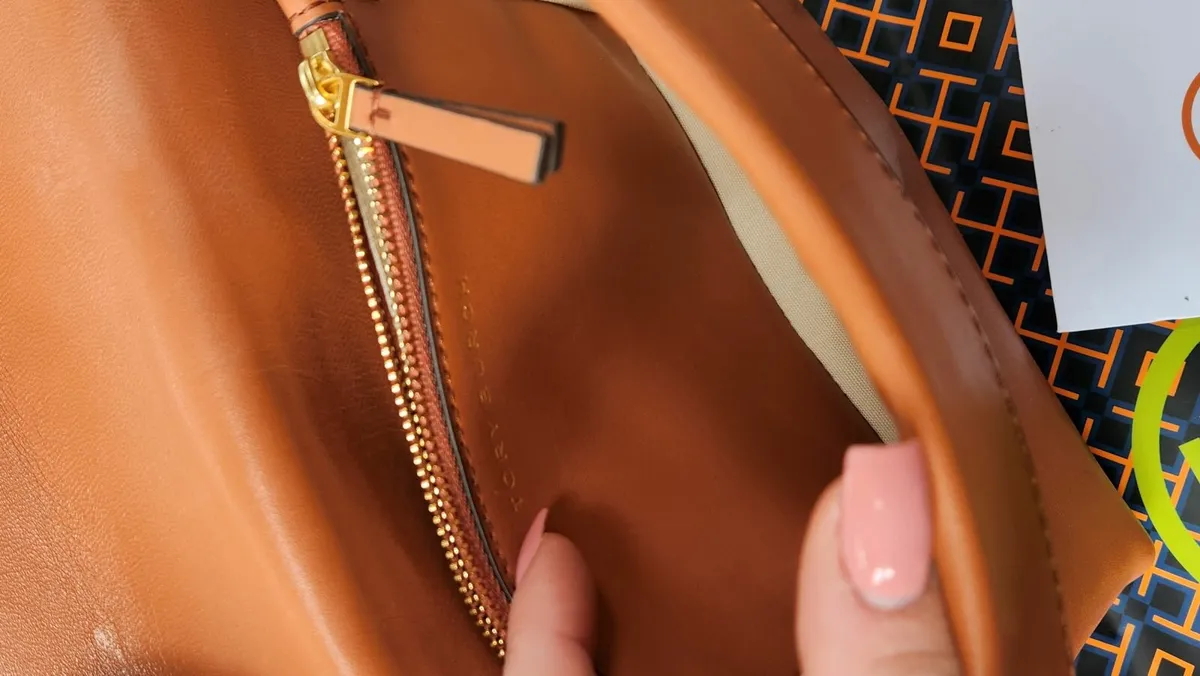 Tory Burch crossbody NEW - Image 3