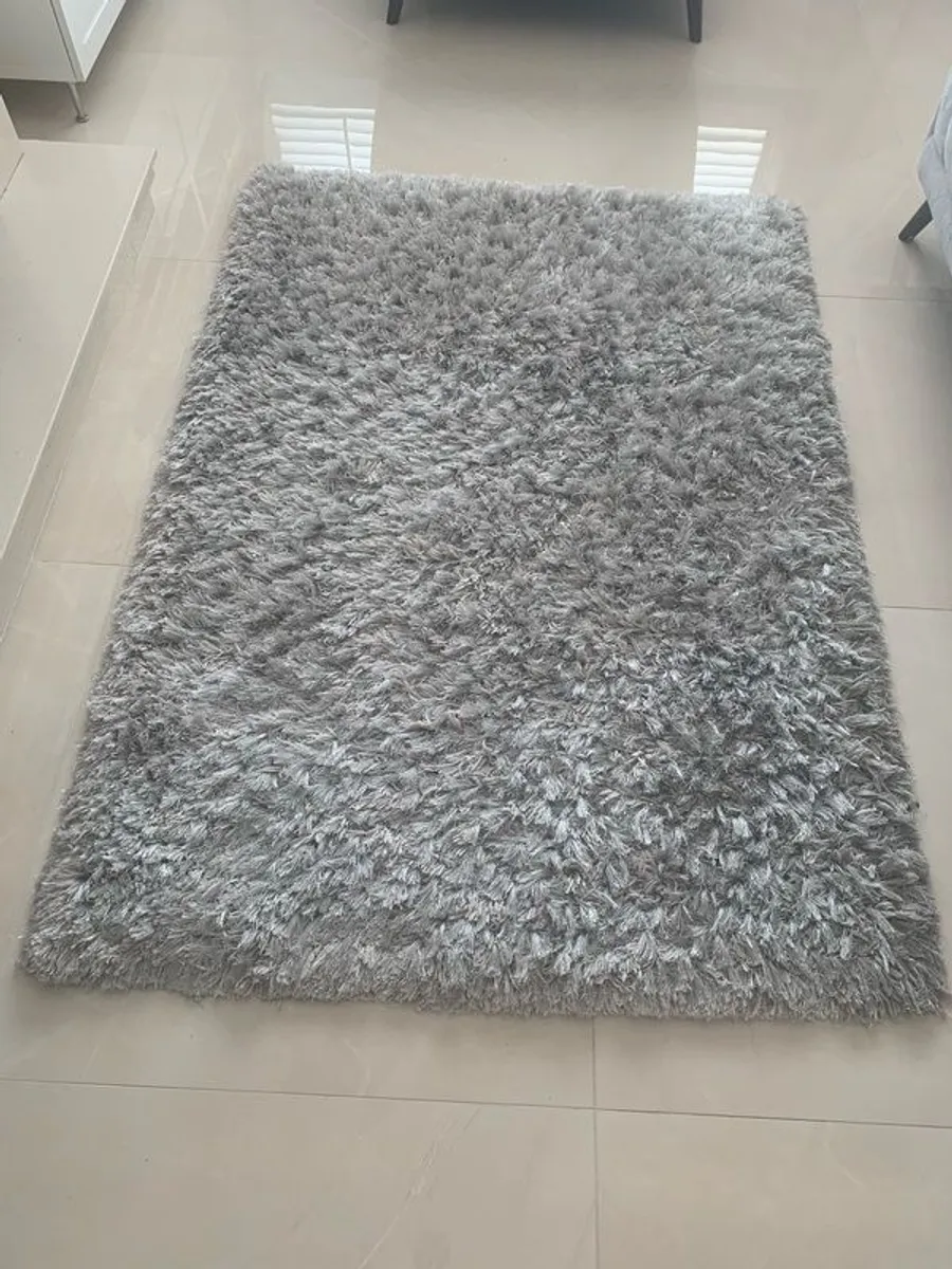 rug - Image 1