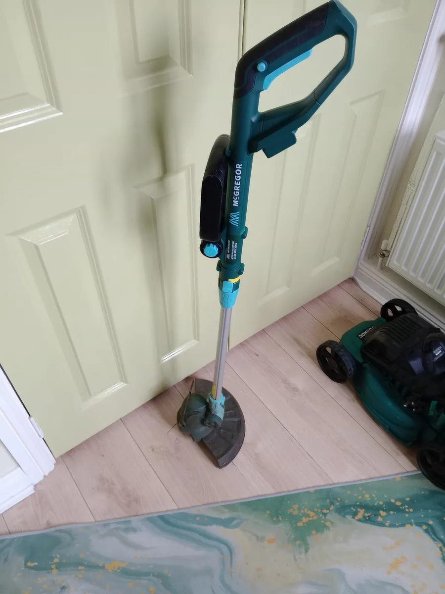 Cordless Strimmer grass