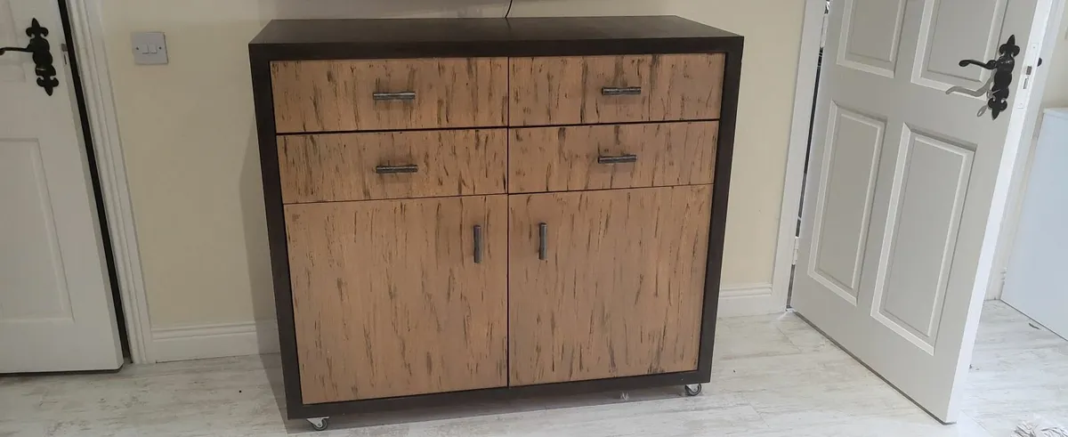 chest of drawers - Image 1