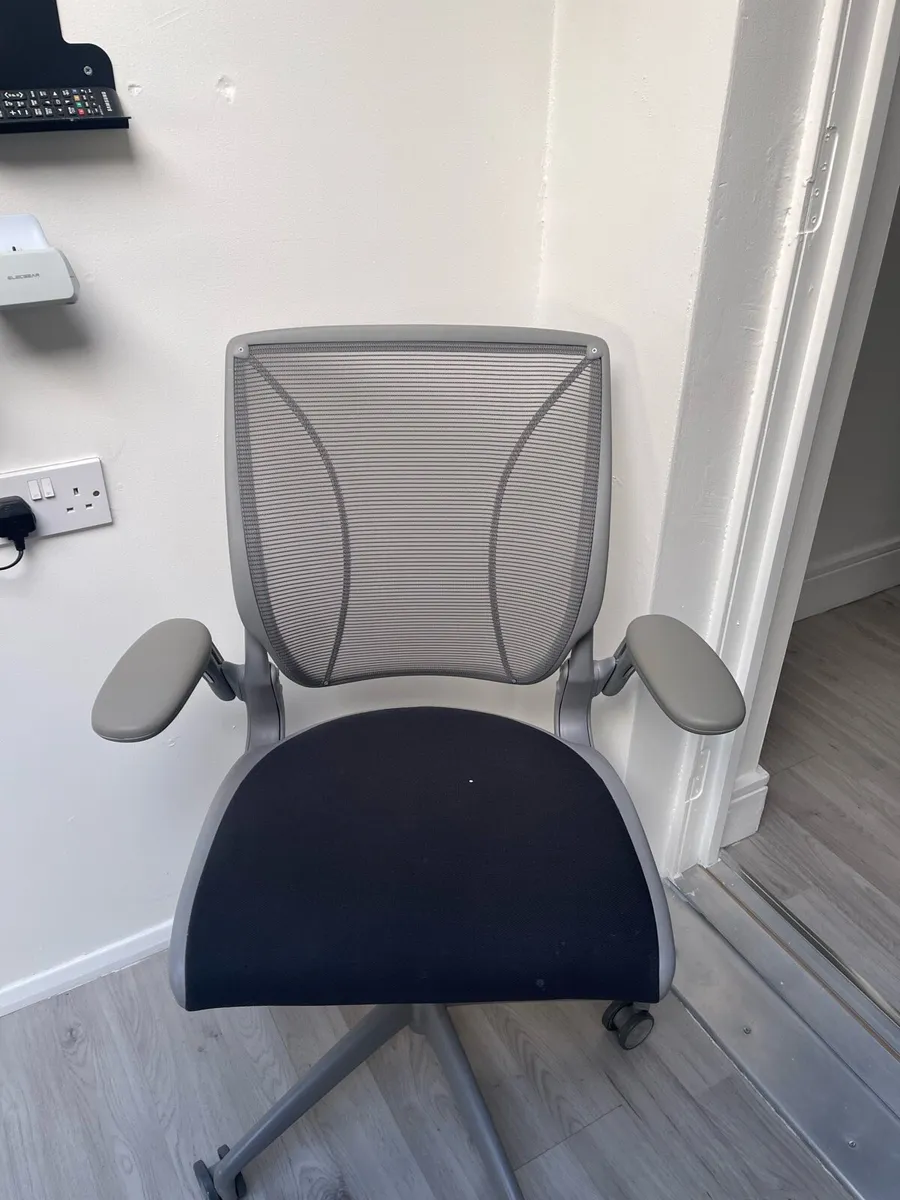 Humanscale Worldwide Office Chair - Image 2