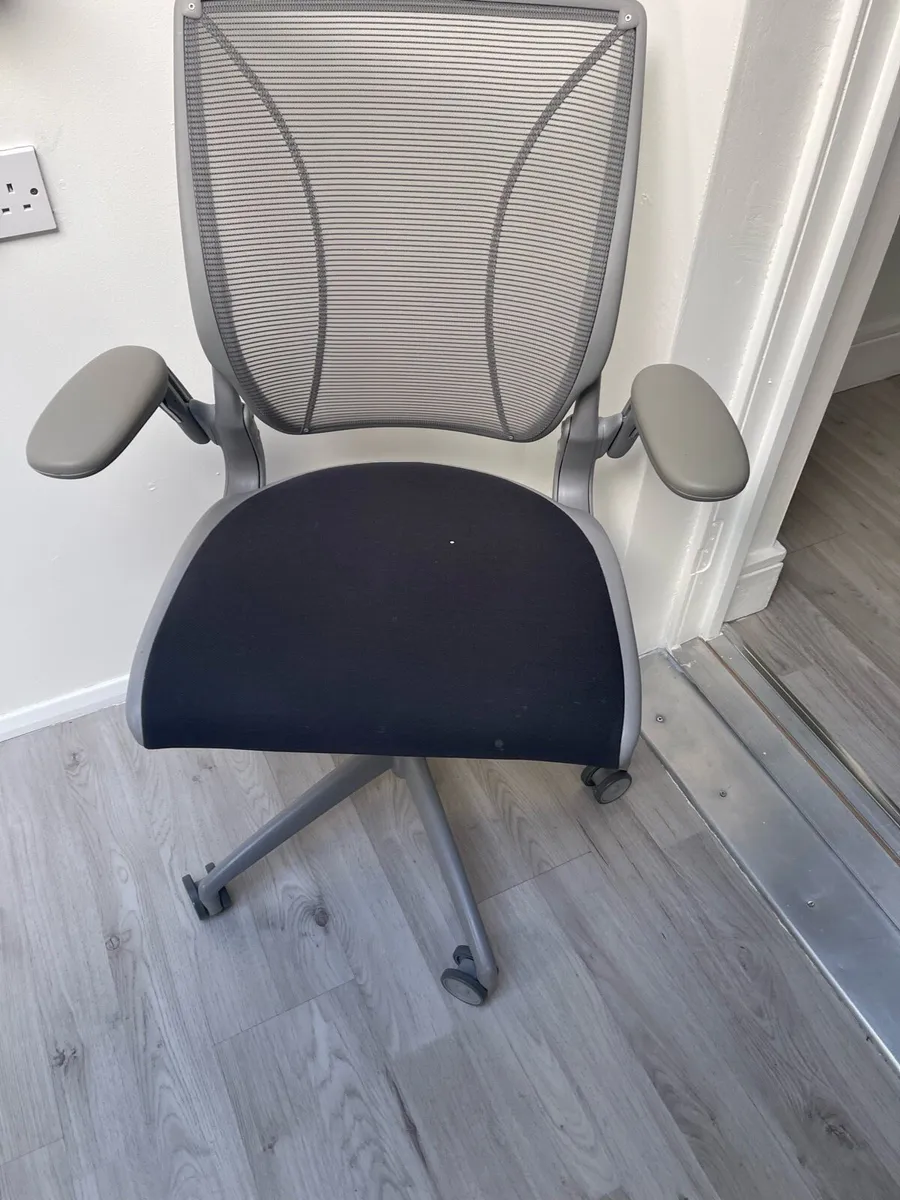 Humanscale Worldwide Office Chair - Image 3