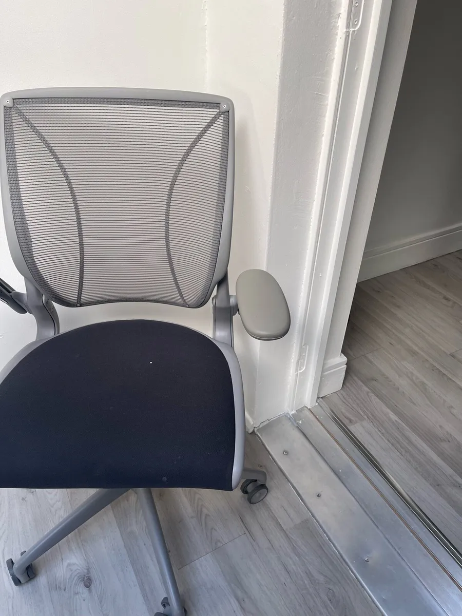 Humanscale Worldwide Office Chair - Image 4