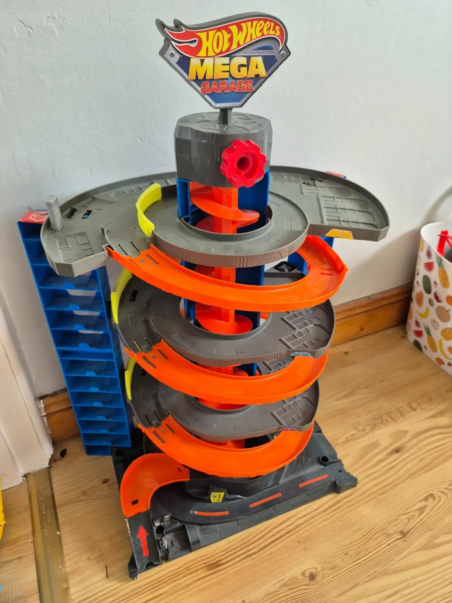 Hot wheels garage - Image 1