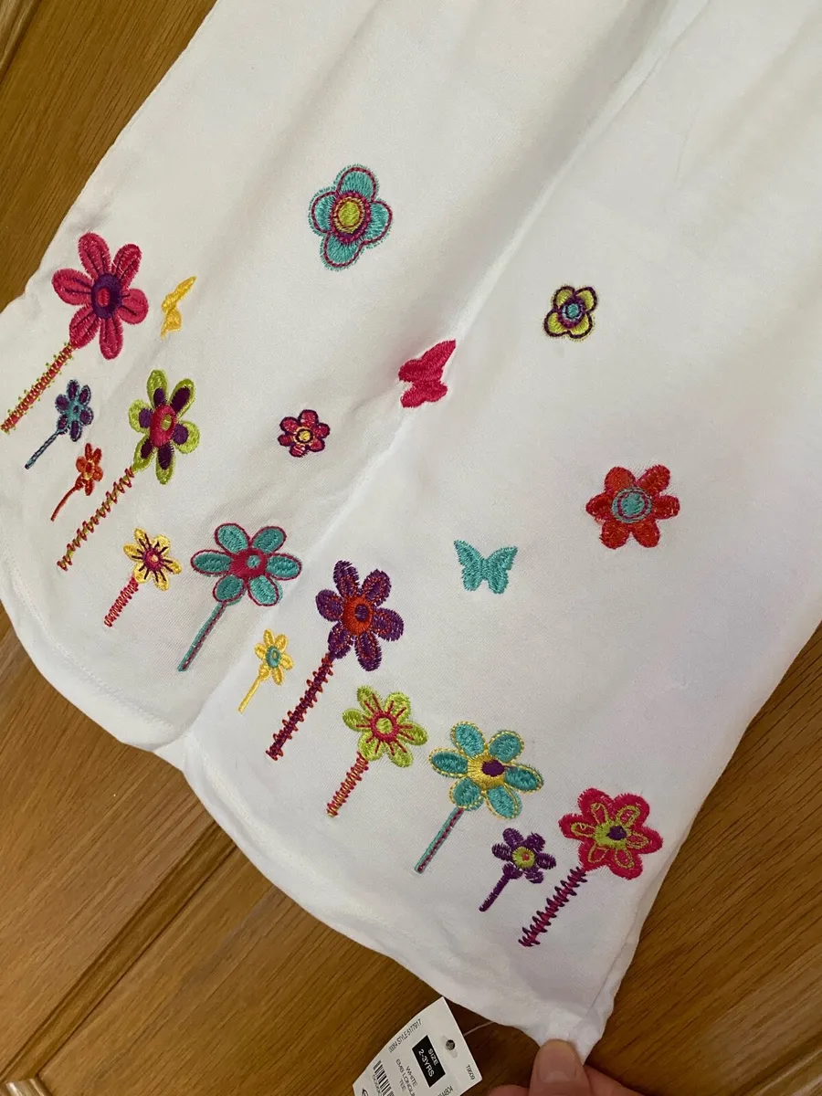 Girl’s White Embroidered Floral Brand New Top - Image 4