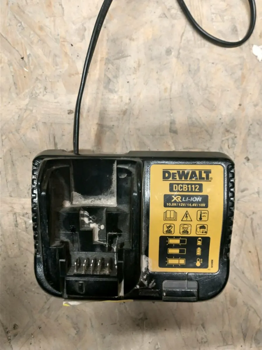 DeWalt charger DCB112 - Image 1