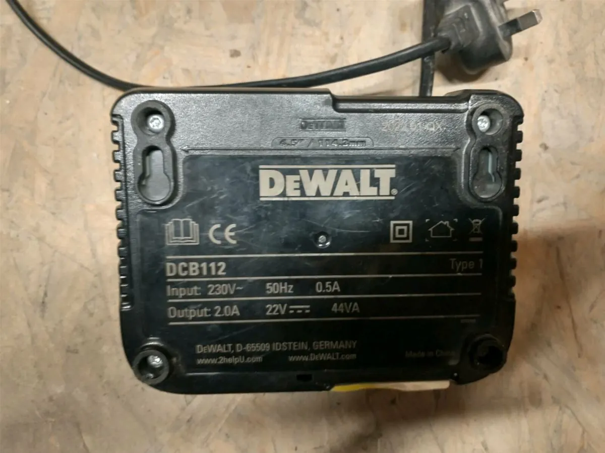 DeWalt charger DCB112 - Image 3