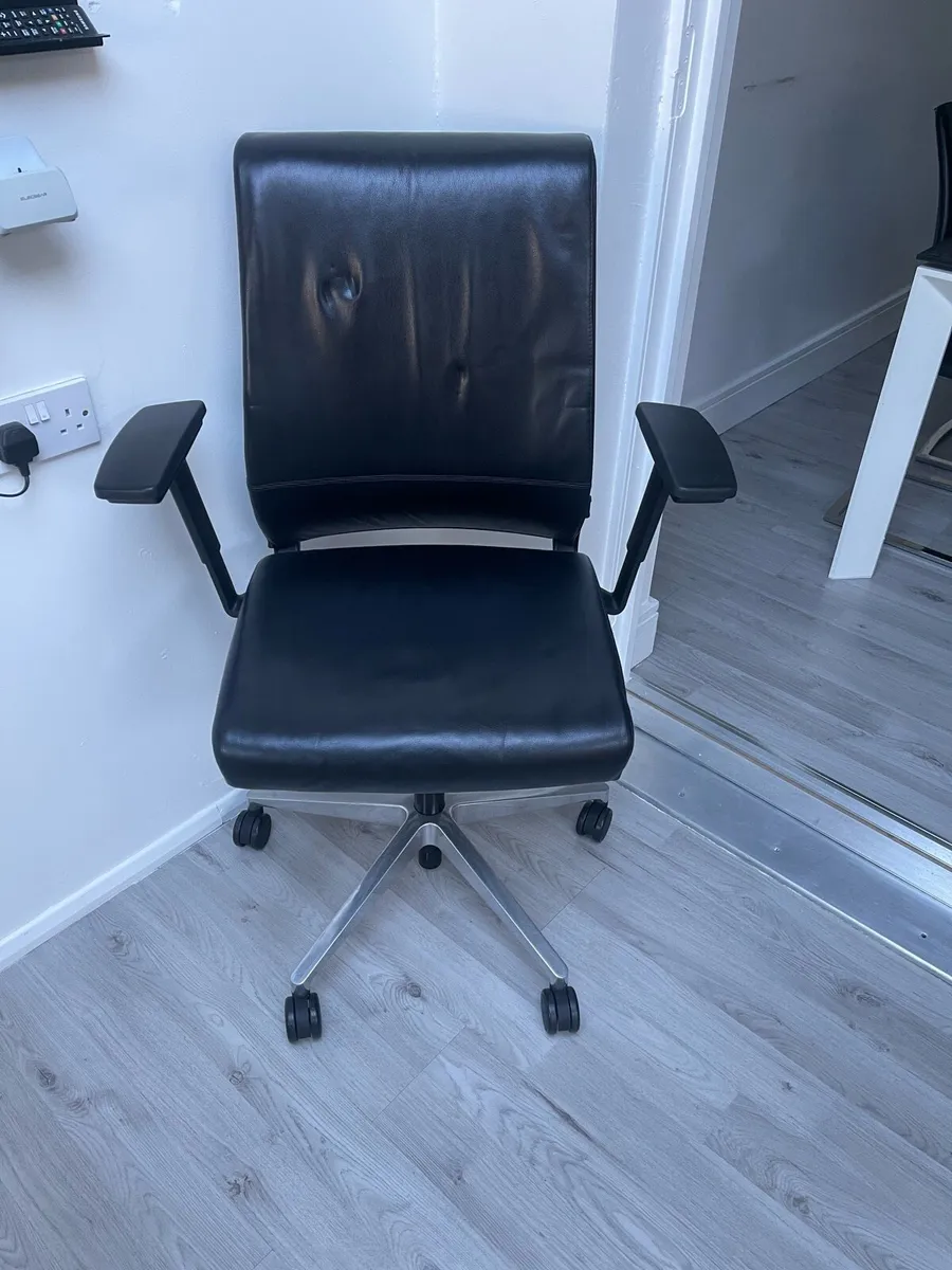 Steelcase Think V1 Office Chair - Image 1