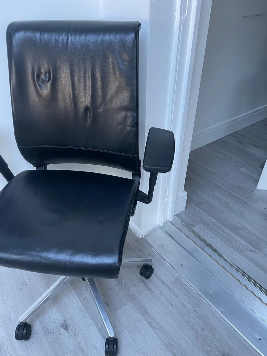 Steelcase Think V1 Office Chair - Image 4