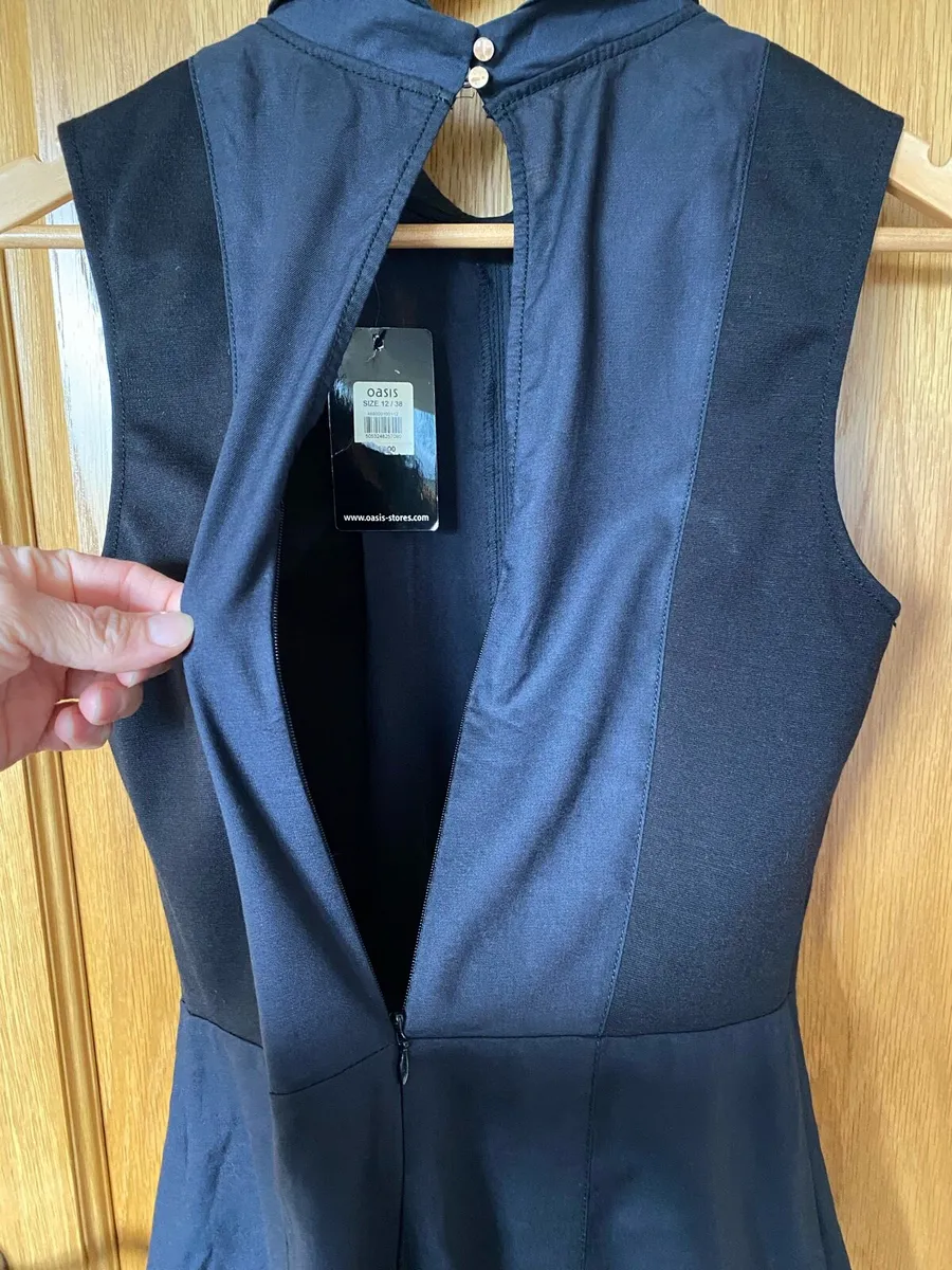 Brand new Women’s Oasis Peplum Black Top - Image 4