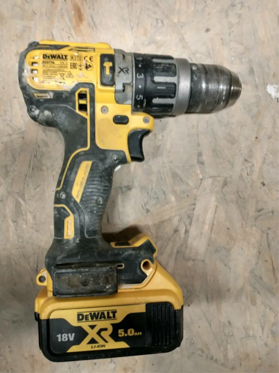 DeWalt drill DCD779 + 5Ah battery - Image 1