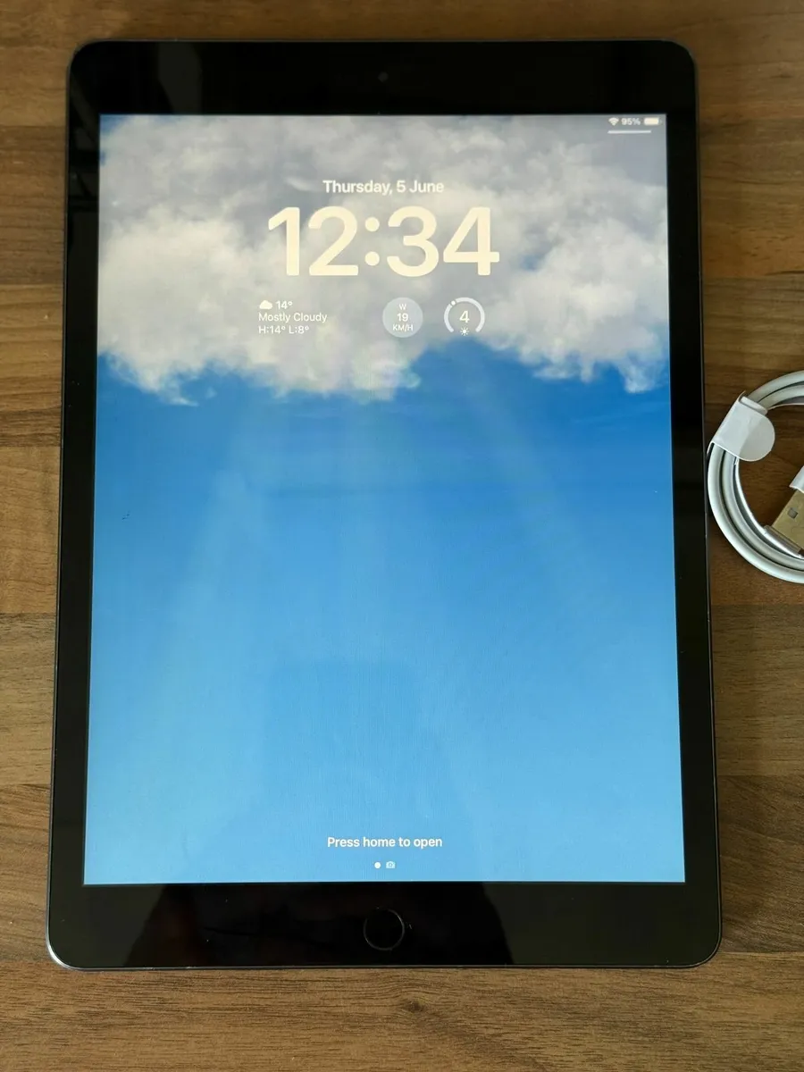 iPad 8th (2020) 32gb 10.2" - Image 1