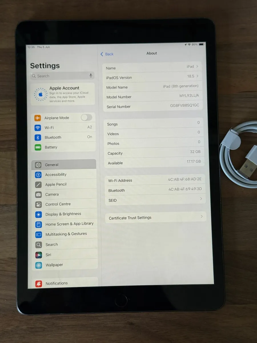 iPad 8th (2020) 32gb 10.2" - Image 2