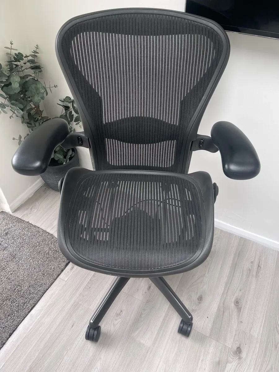 Herman Miller Aeron Classic Office Chair - Image 3
