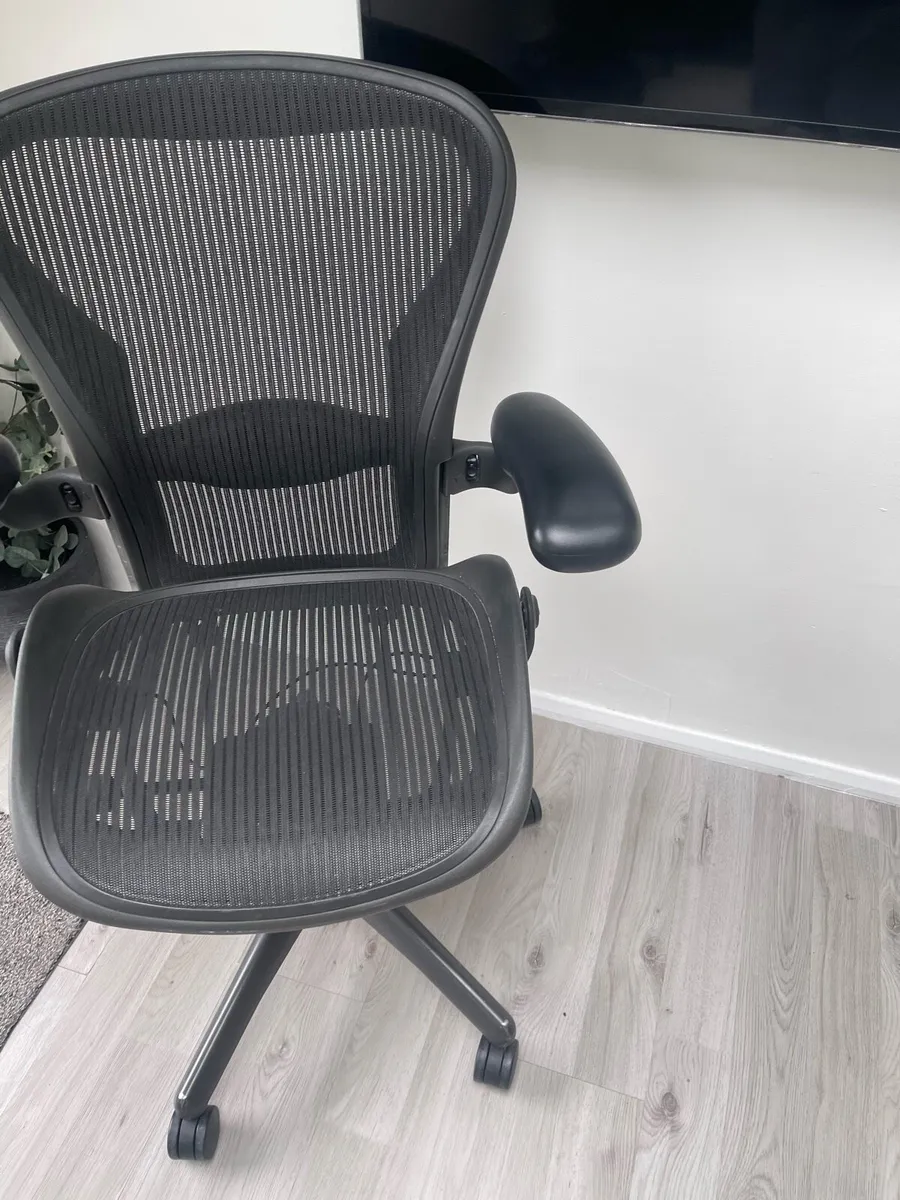 Herman Miller Aeron Classic Office Chair - Image 4