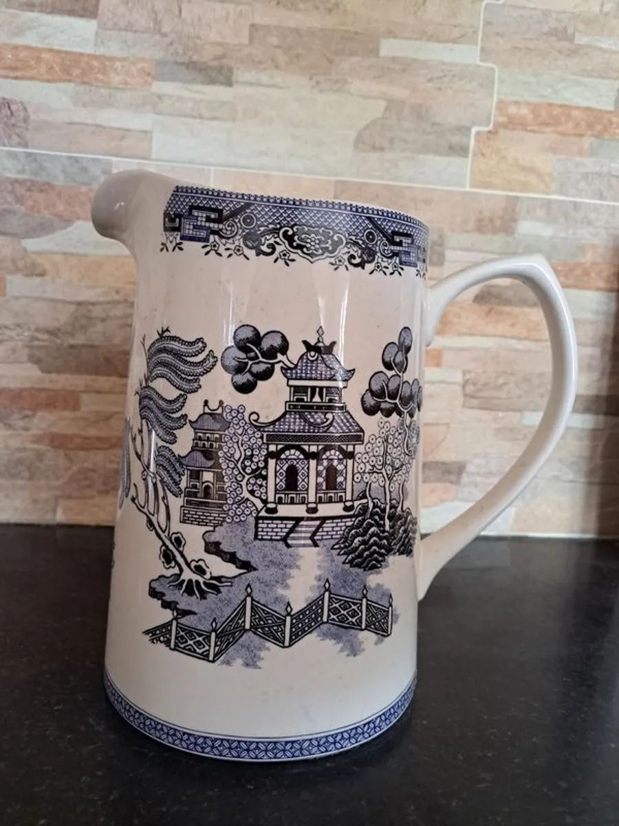 Willow pattern jug - Image 1