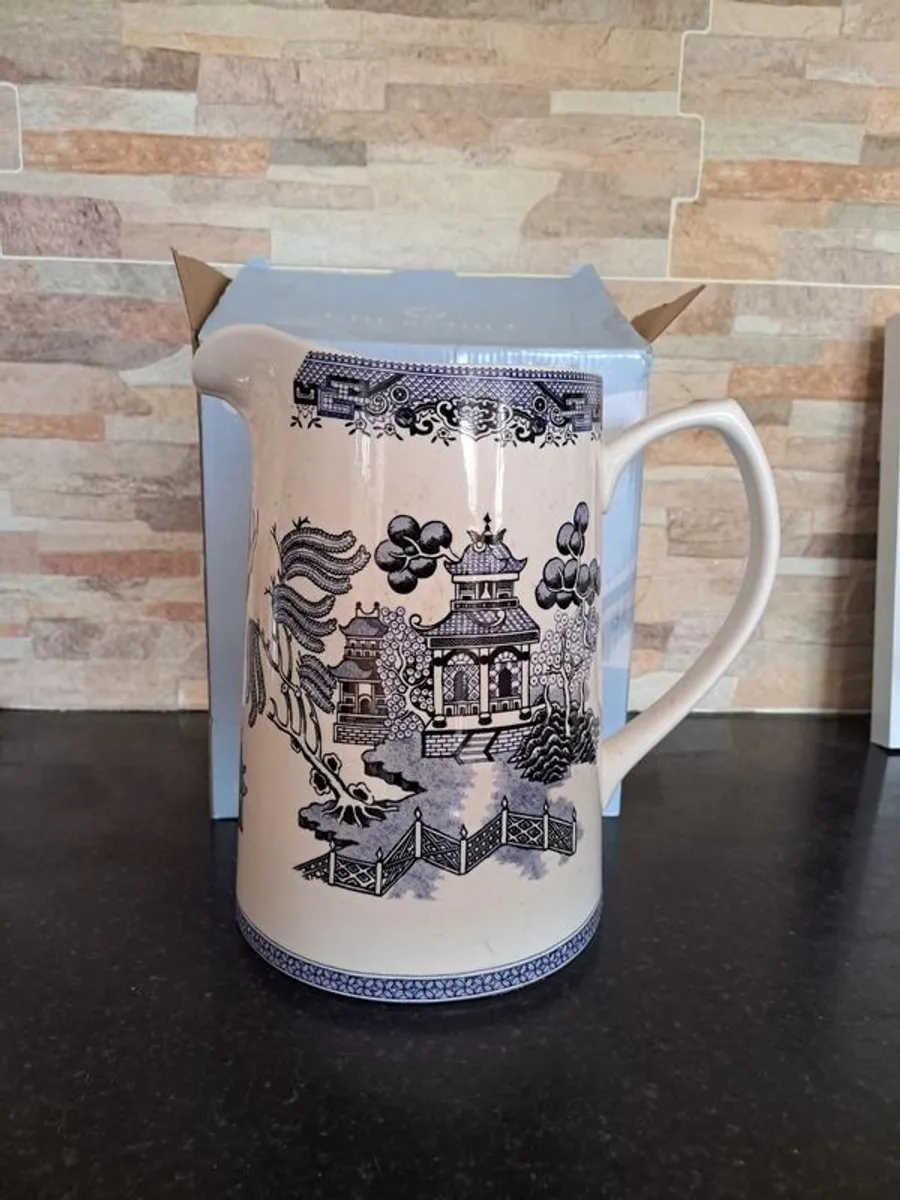 Willow pattern jug - Image 3