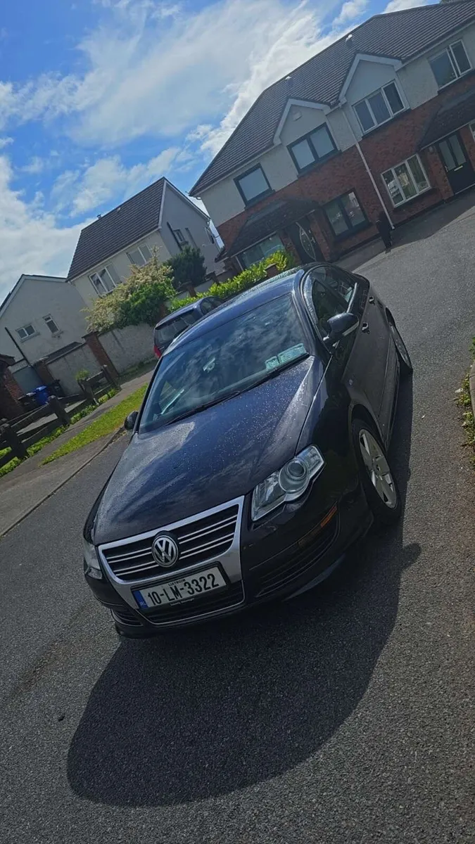 Volkswagen Passat - Image 1