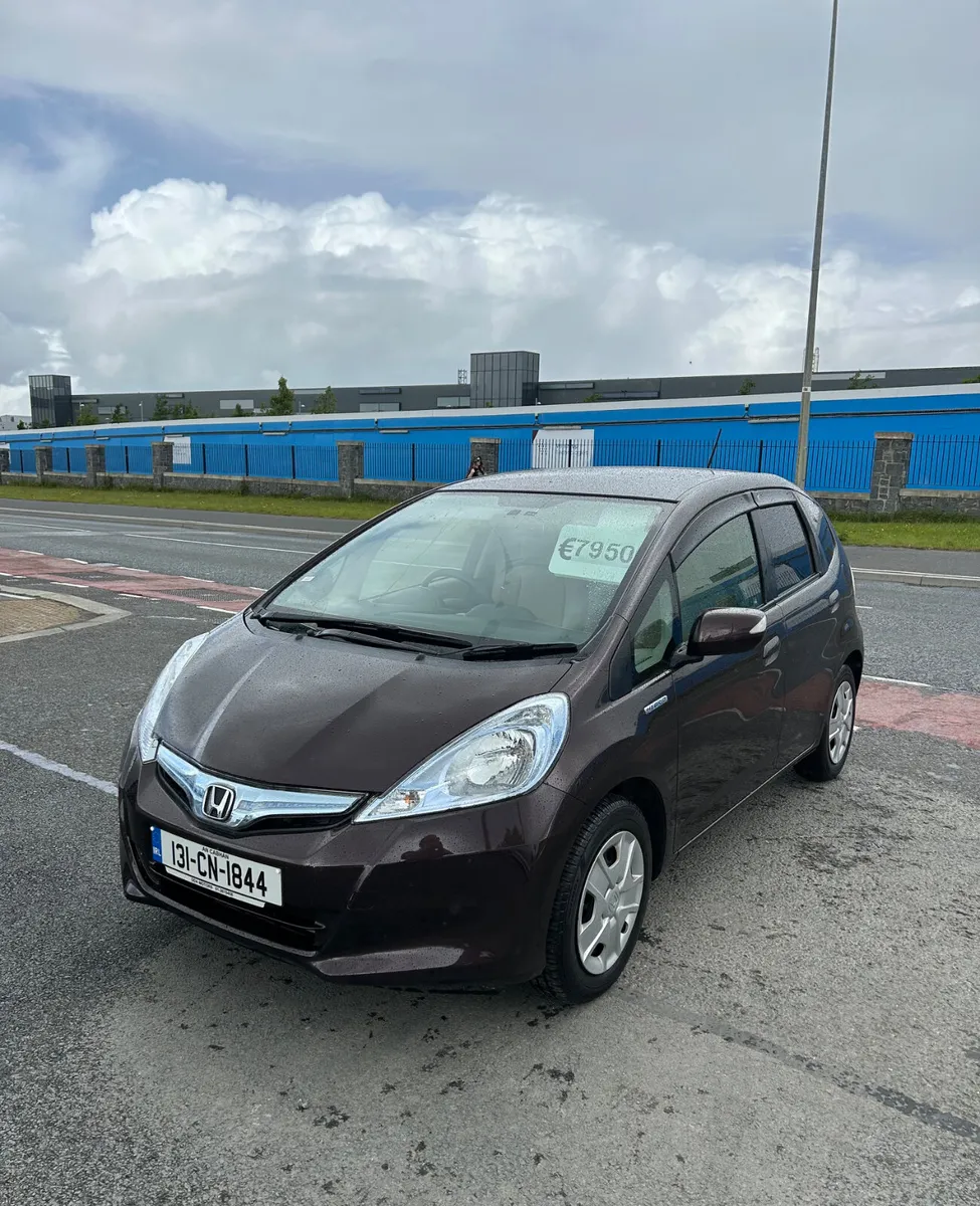 2013 Honda Fit (Jazz) 1.3 hybrid Auto LOW KMS - Image 1