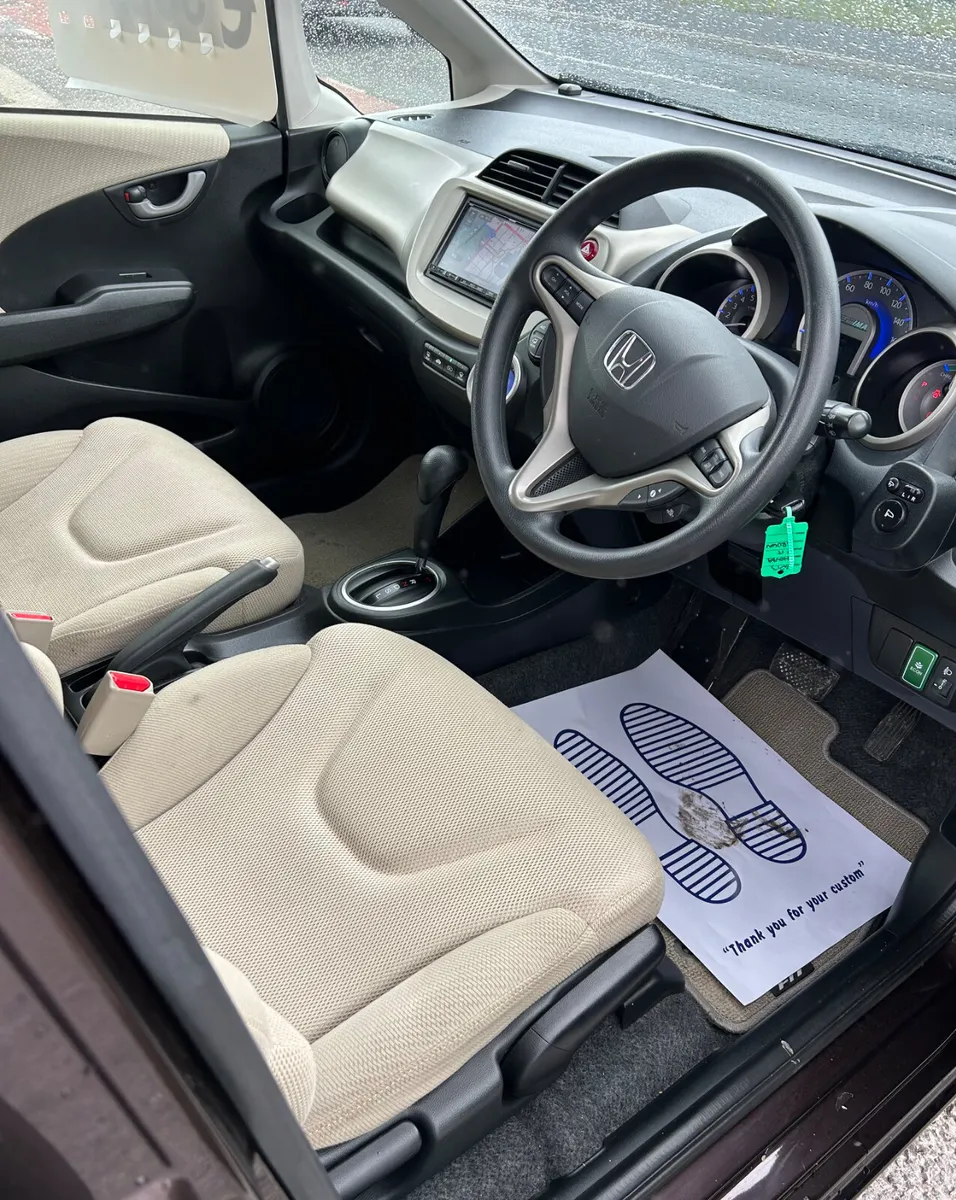 2013 Honda Fit (Jazz) 1.3 hybrid Auto LOW KMS - Image 4