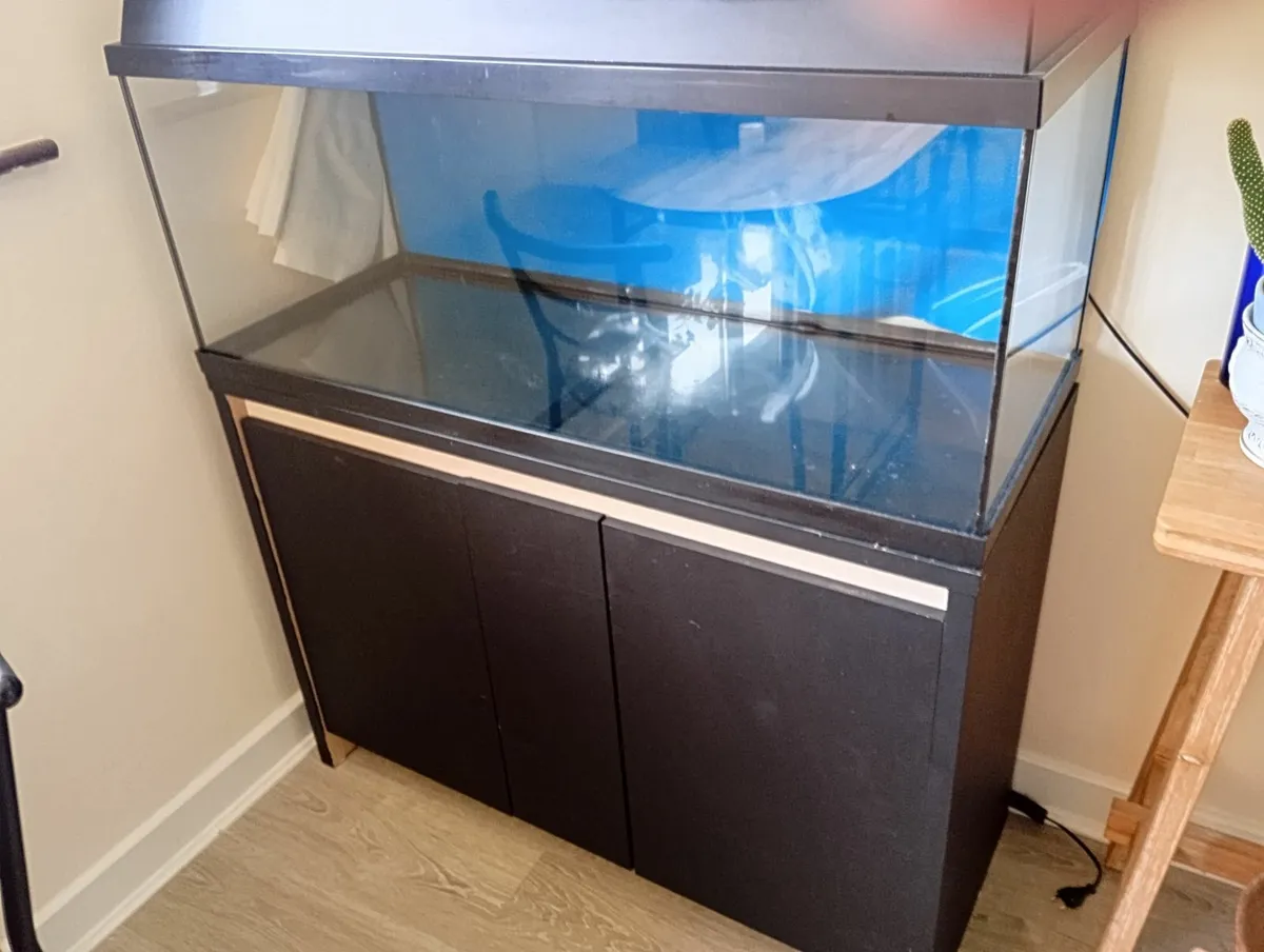 Fish tank and cabinet - Image 2