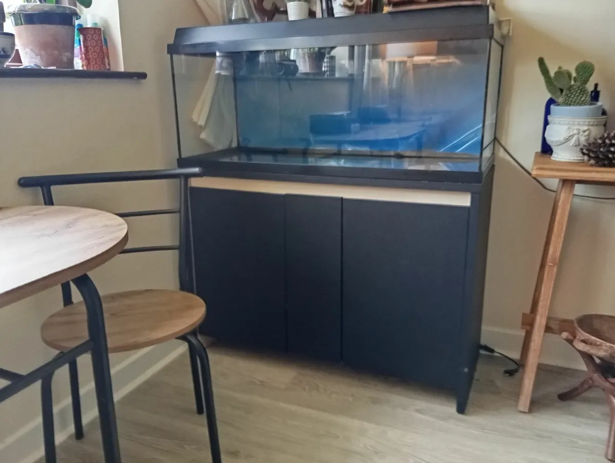 Fish tank and cabinet - Image 3