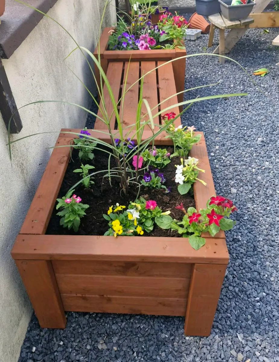 Wooden planters with bench - Image 4