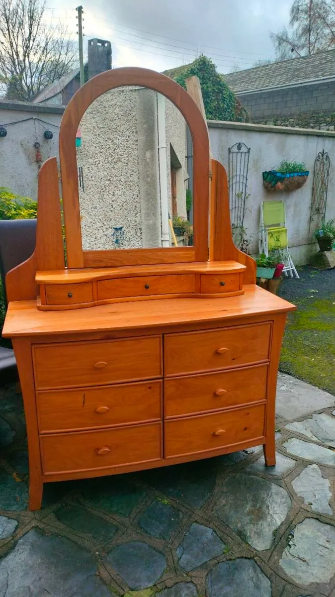 Georgian inspired chest of drawers with vanity mir - Image 3