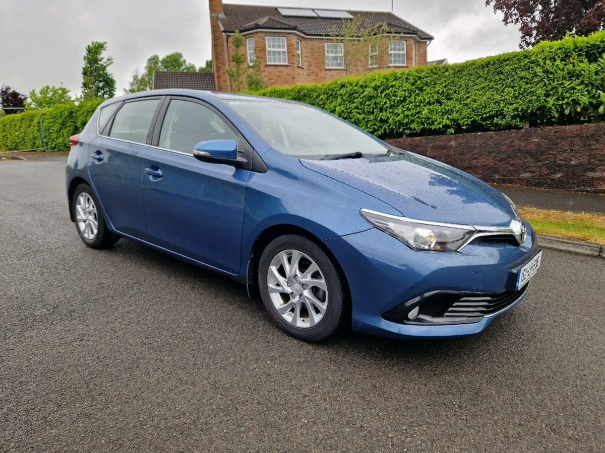 152 Toyota Auris Automatic only 61,000kms - Image 1
