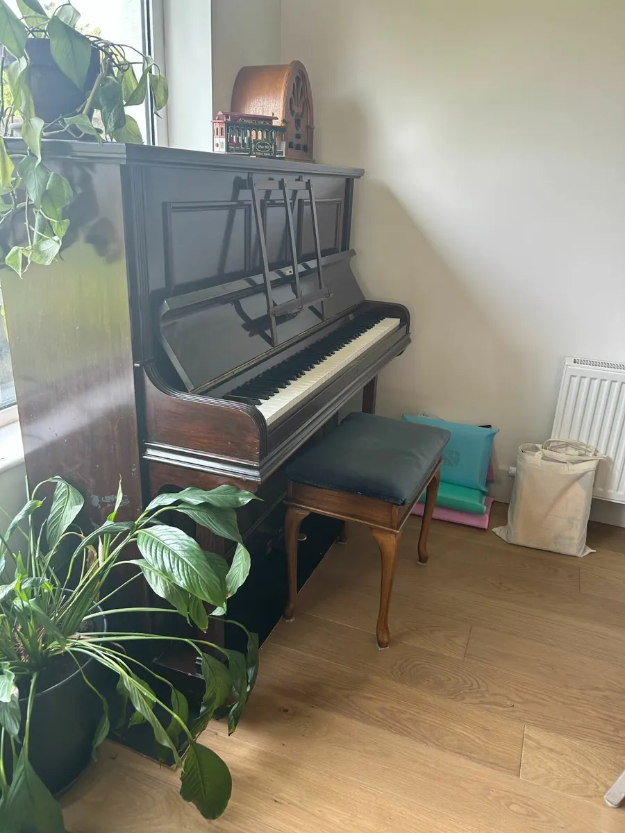 Rogers Piano - Image 1