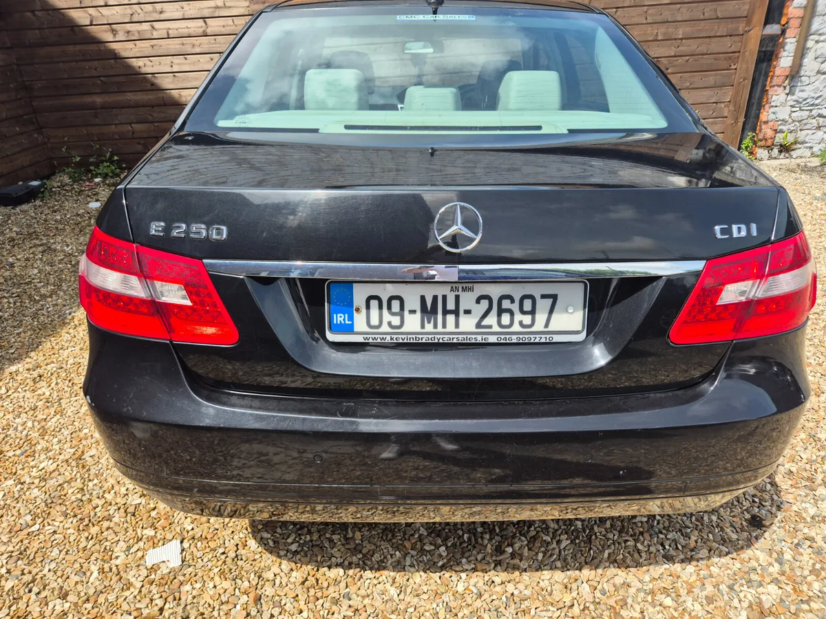 Mercedes-Benz E-Class 2009 - Image 3