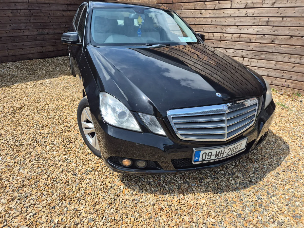 Mercedes-Benz E-Class 2009 - Image 2
