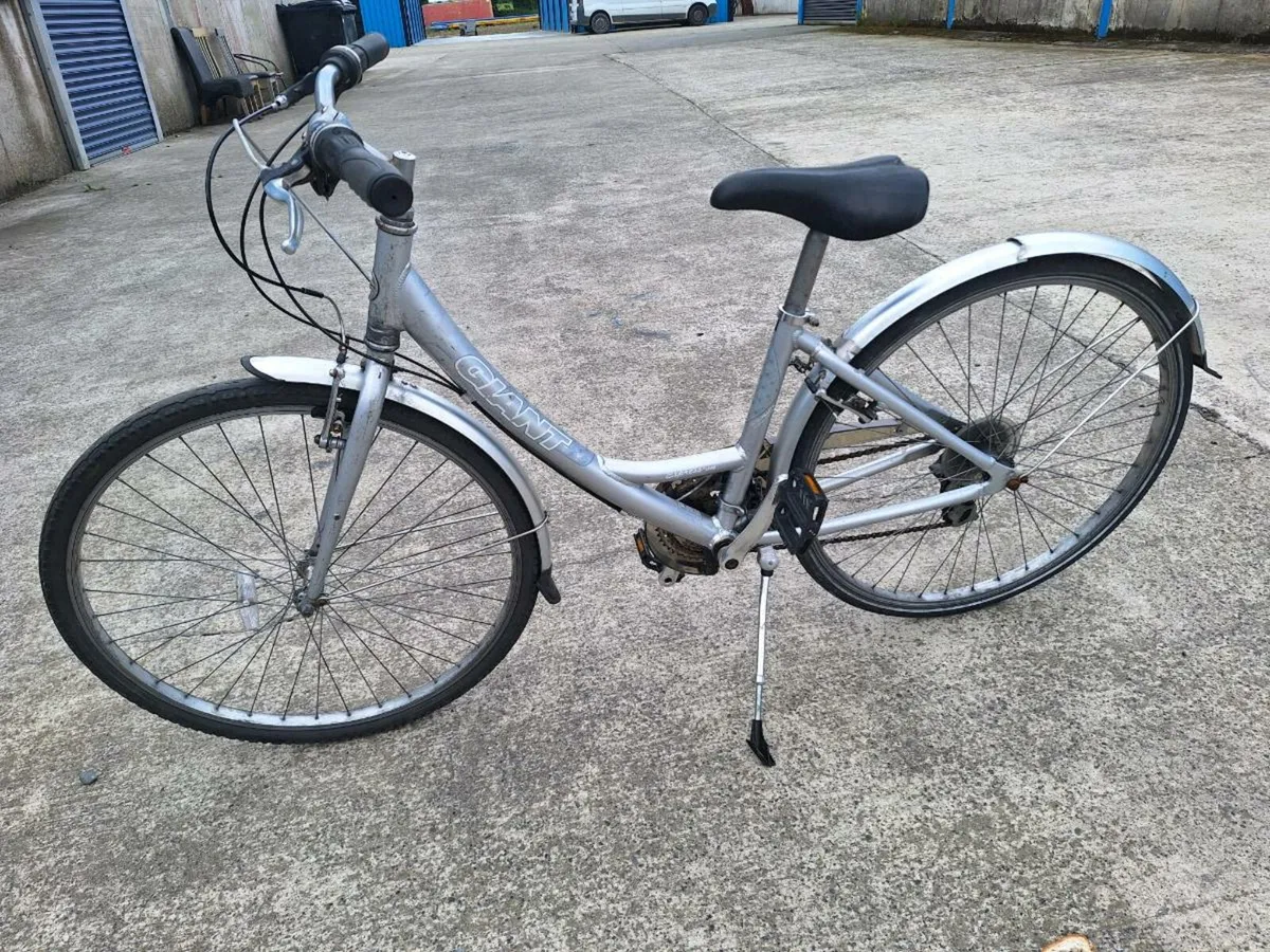 Giant  ladies bike - Image 1