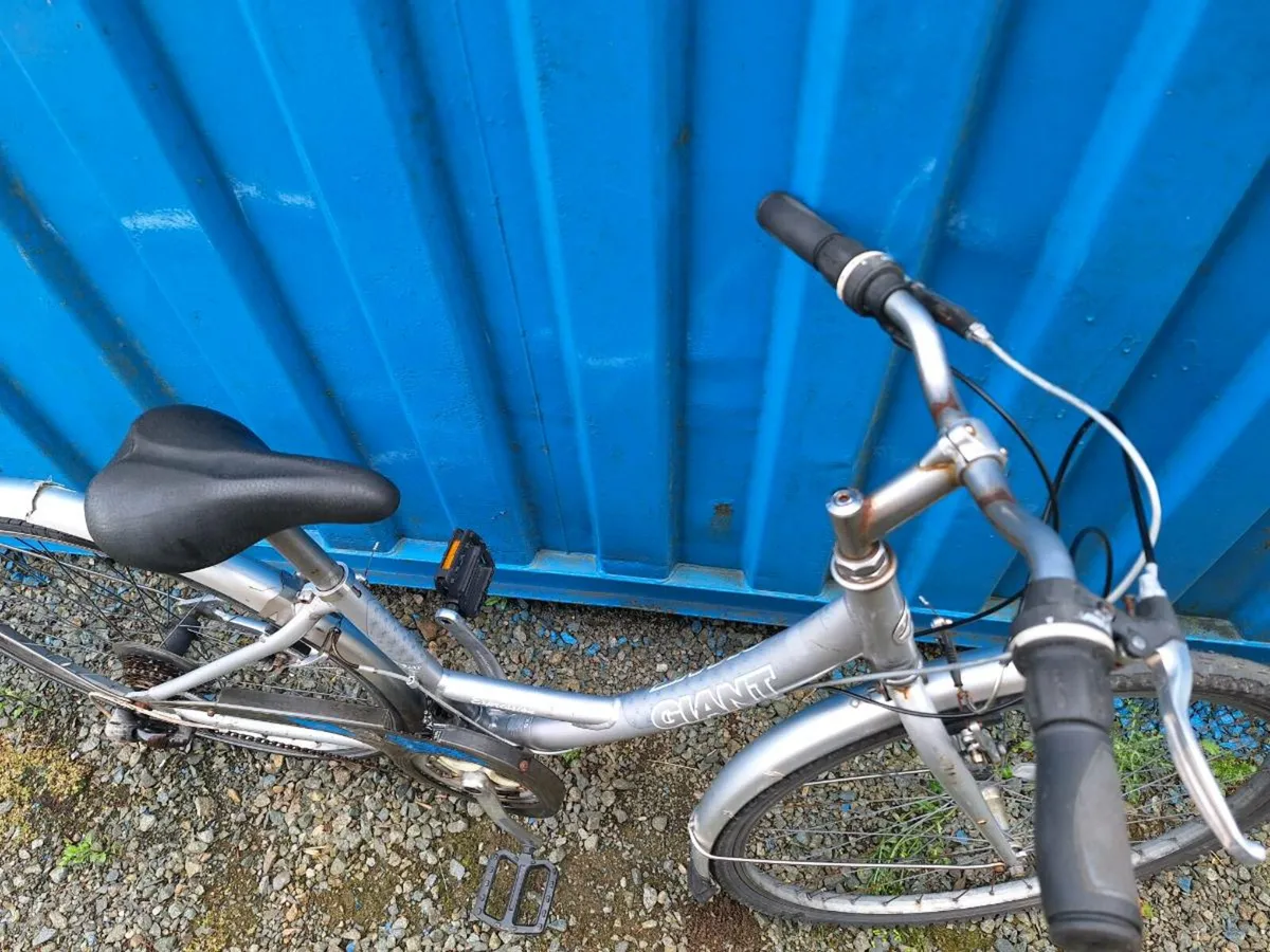 Giant  ladies bike - Image 2