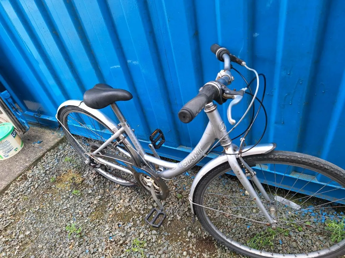 Giant  ladies bike - Image 3