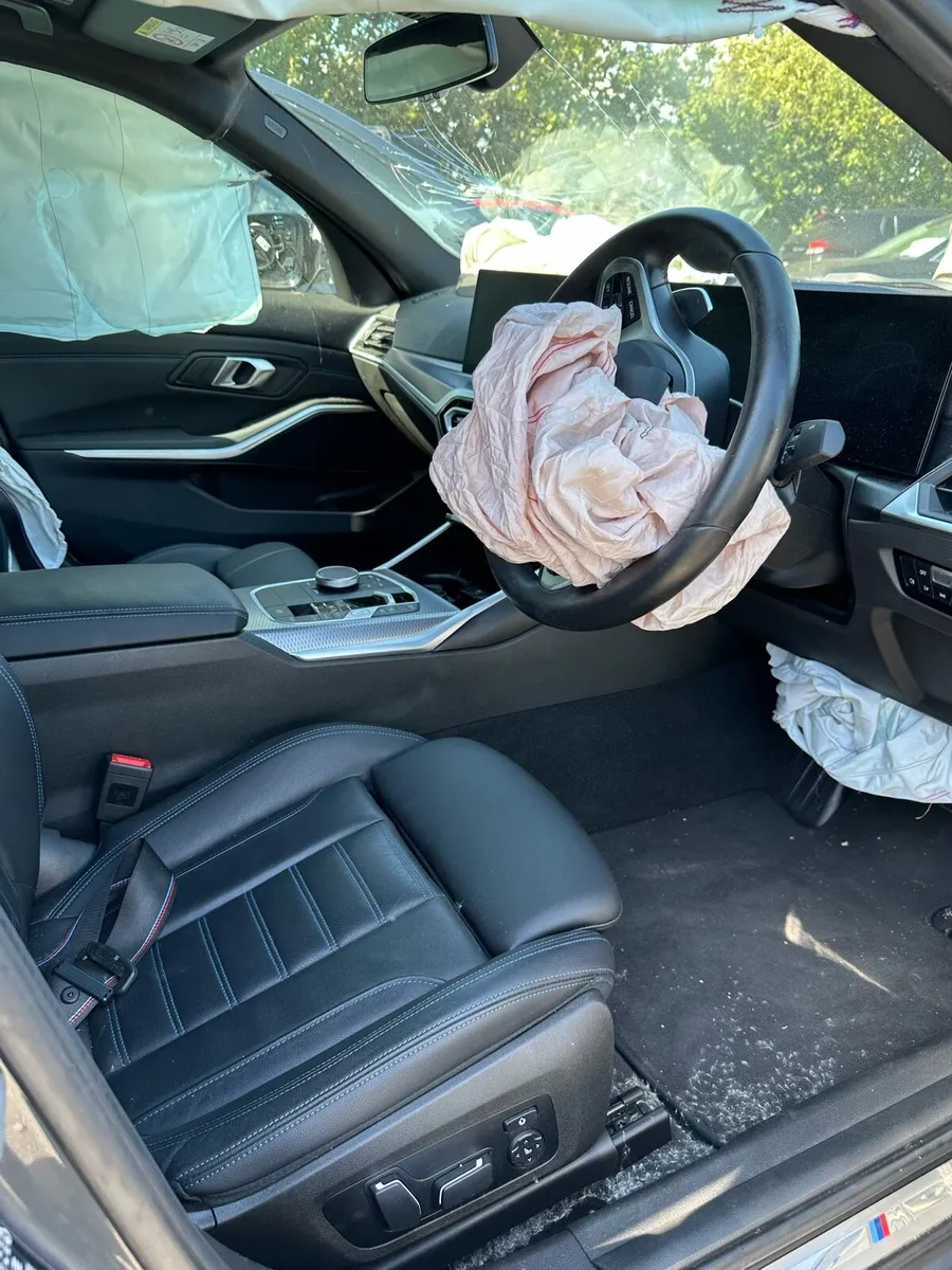 241 Bmw 330e  Xdrive.  (NO TEXTS) - Image 4